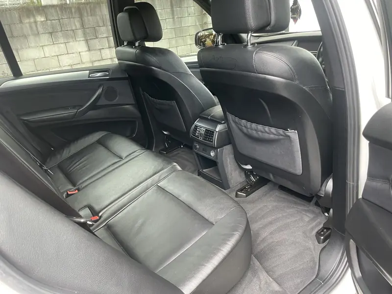 Rear seats and door trims after cleaning