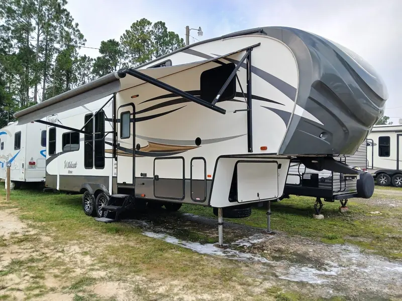 Fifth-wheel caravan