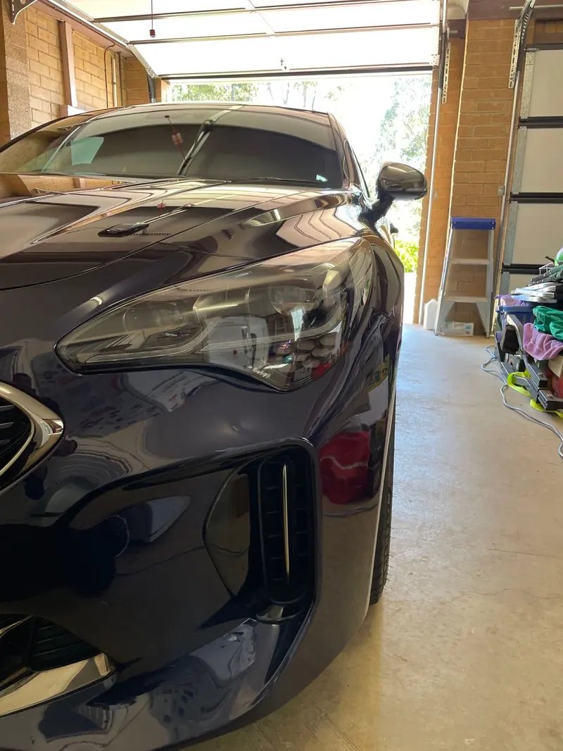 Dark blue paint with clear reflections after polishing