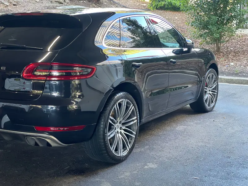 Black Porsche Cayenne after polishing