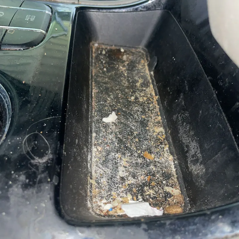 Centre storage tray before detailing