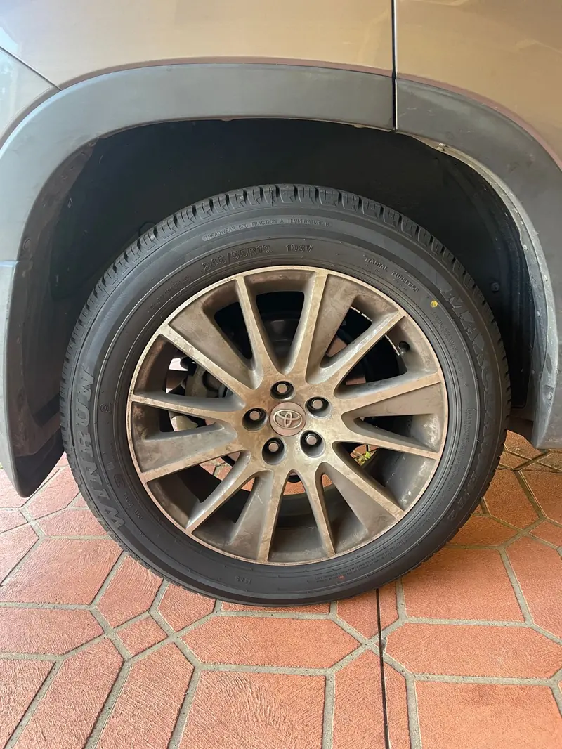 Alloy wheel before detailing